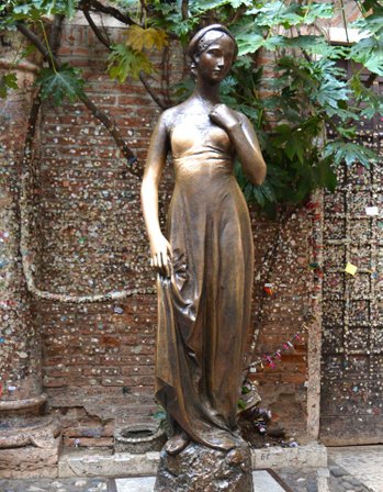 Statue of Juliet verona